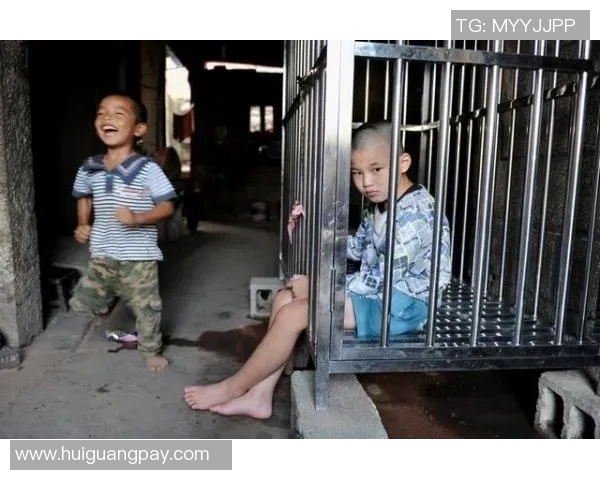 足球袜小男孩被绑的神秘事件背后隐藏的真相与故事解析 足球袜小男孩被绑的神秘事件背后隐藏的真相与故事解析